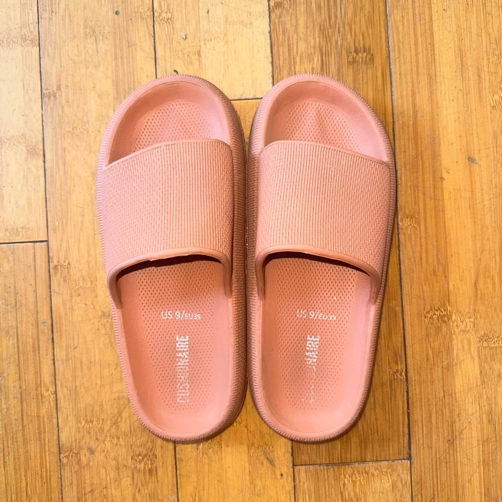 Cushionaire Rust Slides Size 9